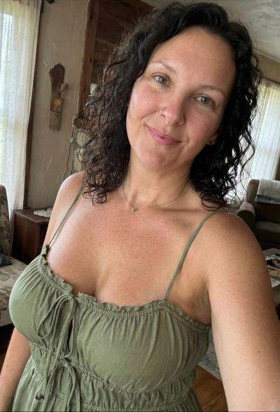 club de rencontre - Valence - À Valence, j&rsquo;ai besoin d&rsquo;un homme qui comprenne les jeux de séduction entre adultes consentis dans un club rencontre intime discret.