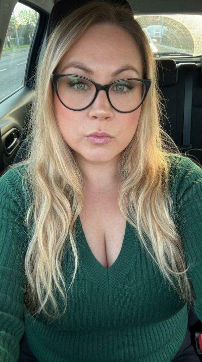 club de rencontre - Villeurbanne - Sage en apparence, déchaînée en privé : Erin à Villeurbanne cherche complice discret