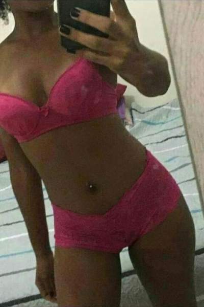 club de rencontre - Saint-Étienne-du-Rouvray - Femme de ménage le jour, elle cherche un homme pour des nuits secrètes à Saint-Étienne-du-Rouvray